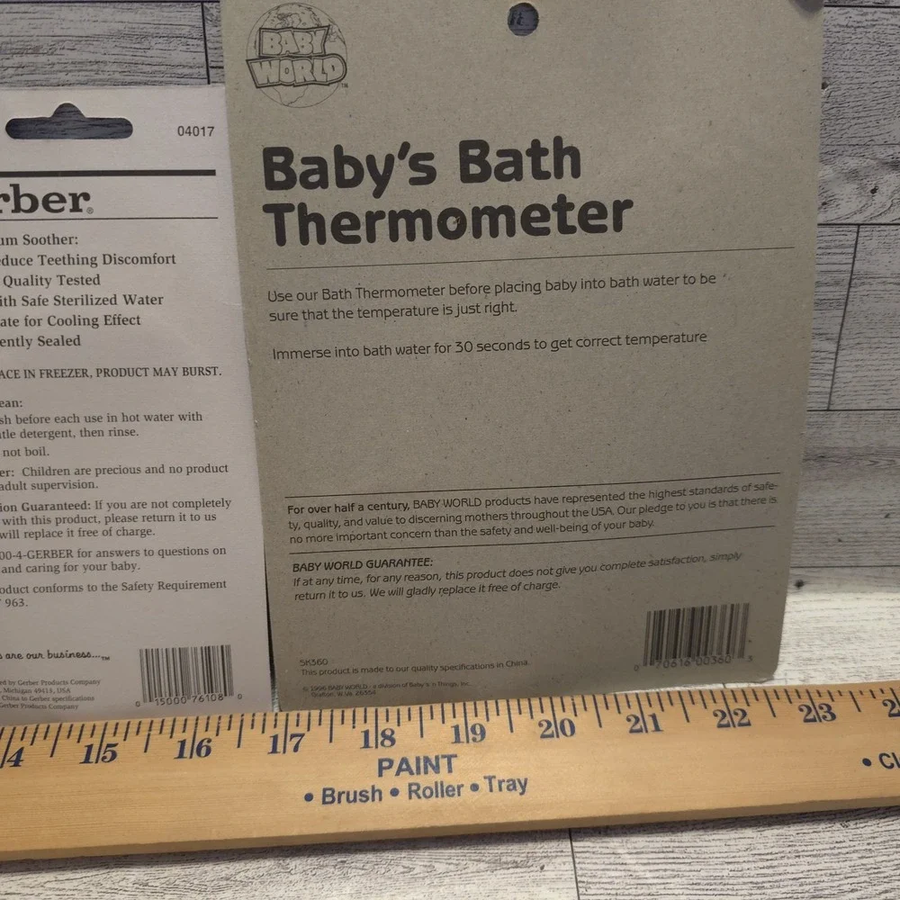 Lot of 4 Vintage Baby Items Rattle Bath Thermometer Bear‎ Play - Picture 13 of 13